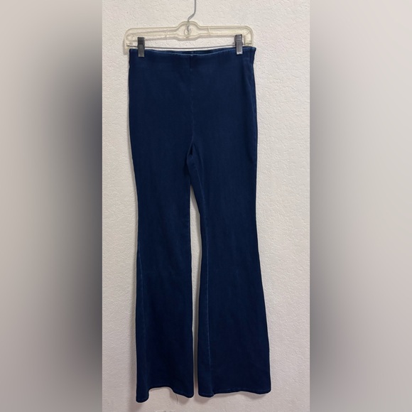 Good American Pants - Good American pull on flare Jeans